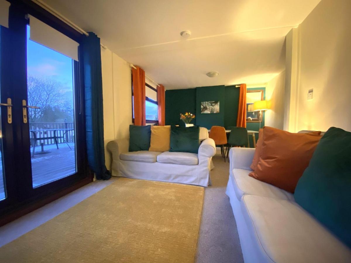 Stunning 4-Bedroom Cabin With Hot Tub In Beattock! المظهر الخارجي الصورة