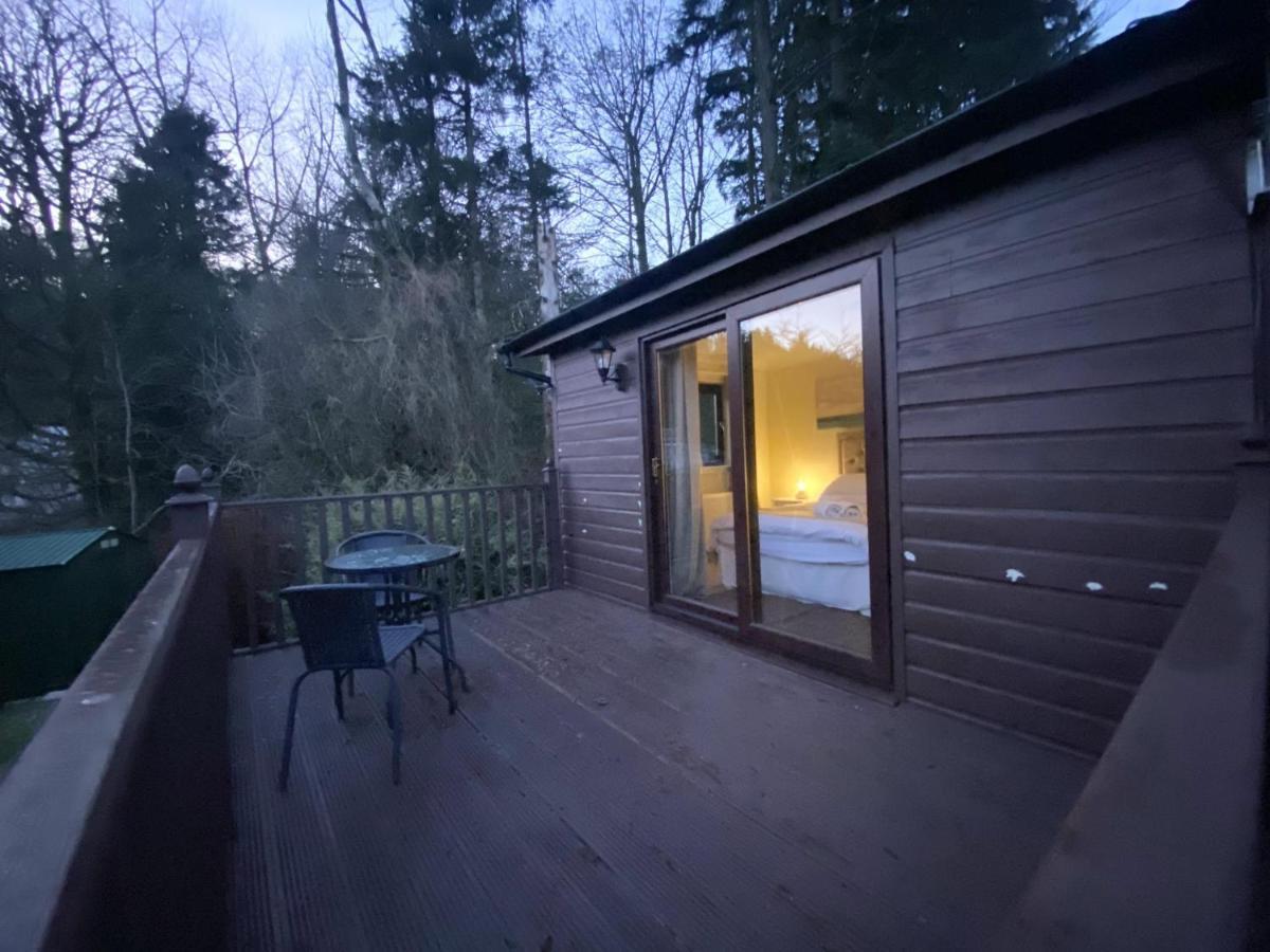 Stunning 4-Bedroom Cabin With Hot Tub In Beattock! المظهر الخارجي الصورة