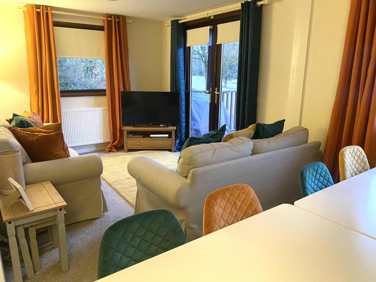 Stunning 4-Bedroom Cabin With Hot Tub In Beattock! المظهر الخارجي الصورة