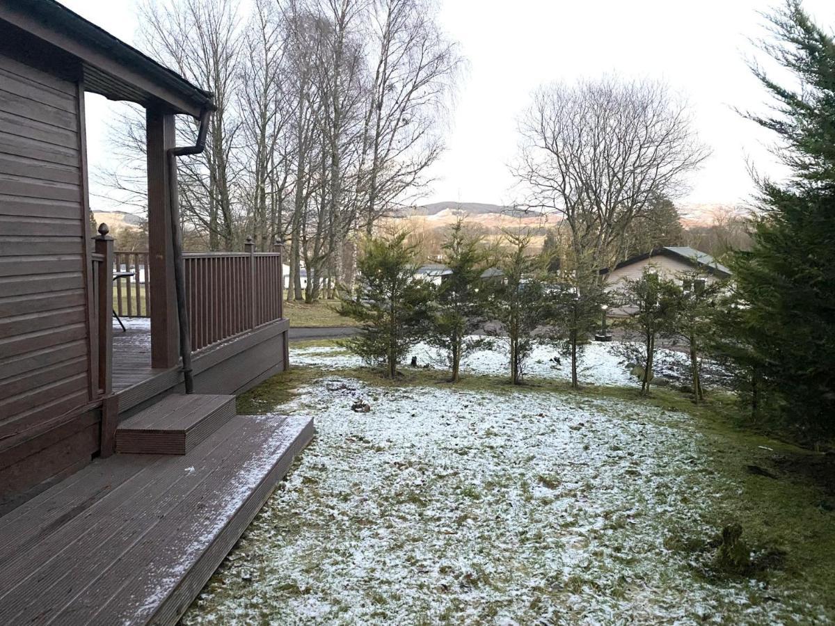 Stunning 4-Bedroom Cabin With Hot Tub In Beattock! المظهر الخارجي الصورة