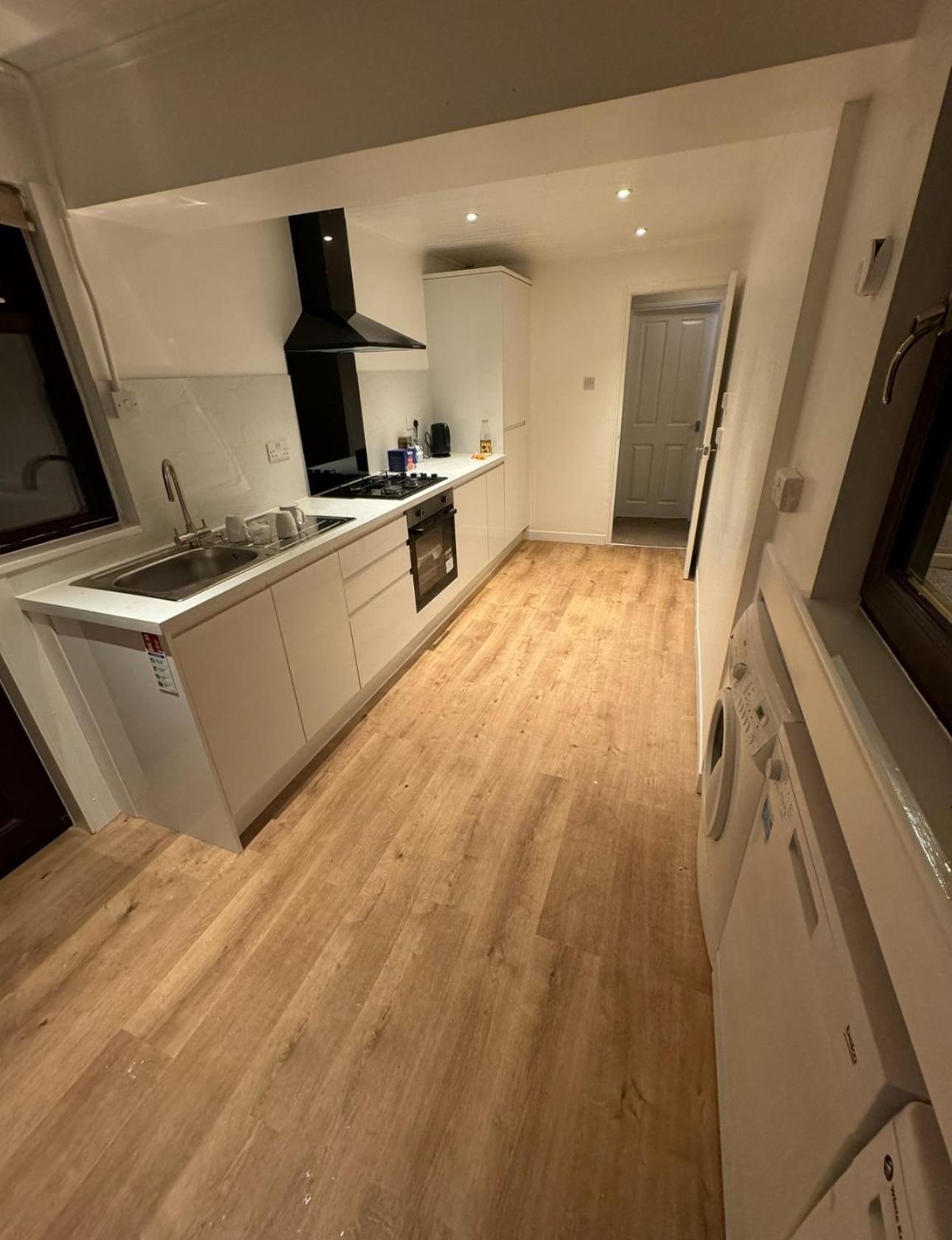Stunning 4-Bedroom Cabin With Hot Tub In Beattock! المظهر الخارجي الصورة
